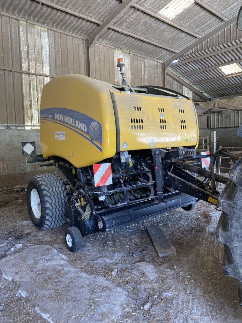 New Holland Roll Belt 150 Super Feed baler €33,000