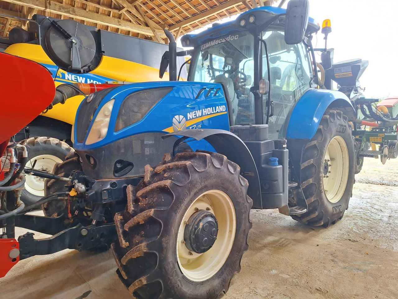 E-FARM: New Holland T7.175 - Trattore - id Q9TB8HU - 57.000 € - Anno di costruzione: 2017 - Ore: 4.780,Potenza del motore: 155,Francia