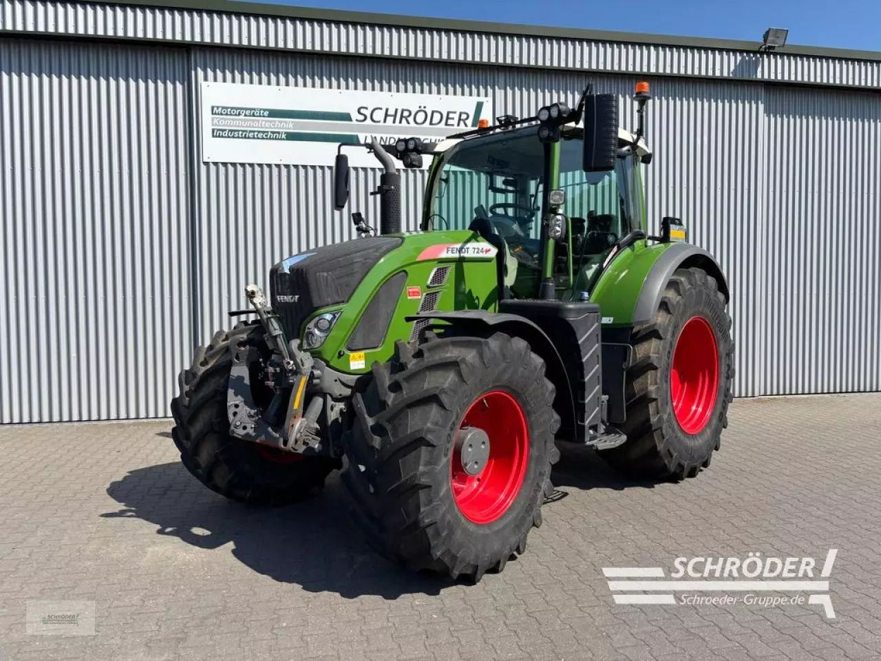 Fendt 724 Vario Profi Plus Tractor €96,885