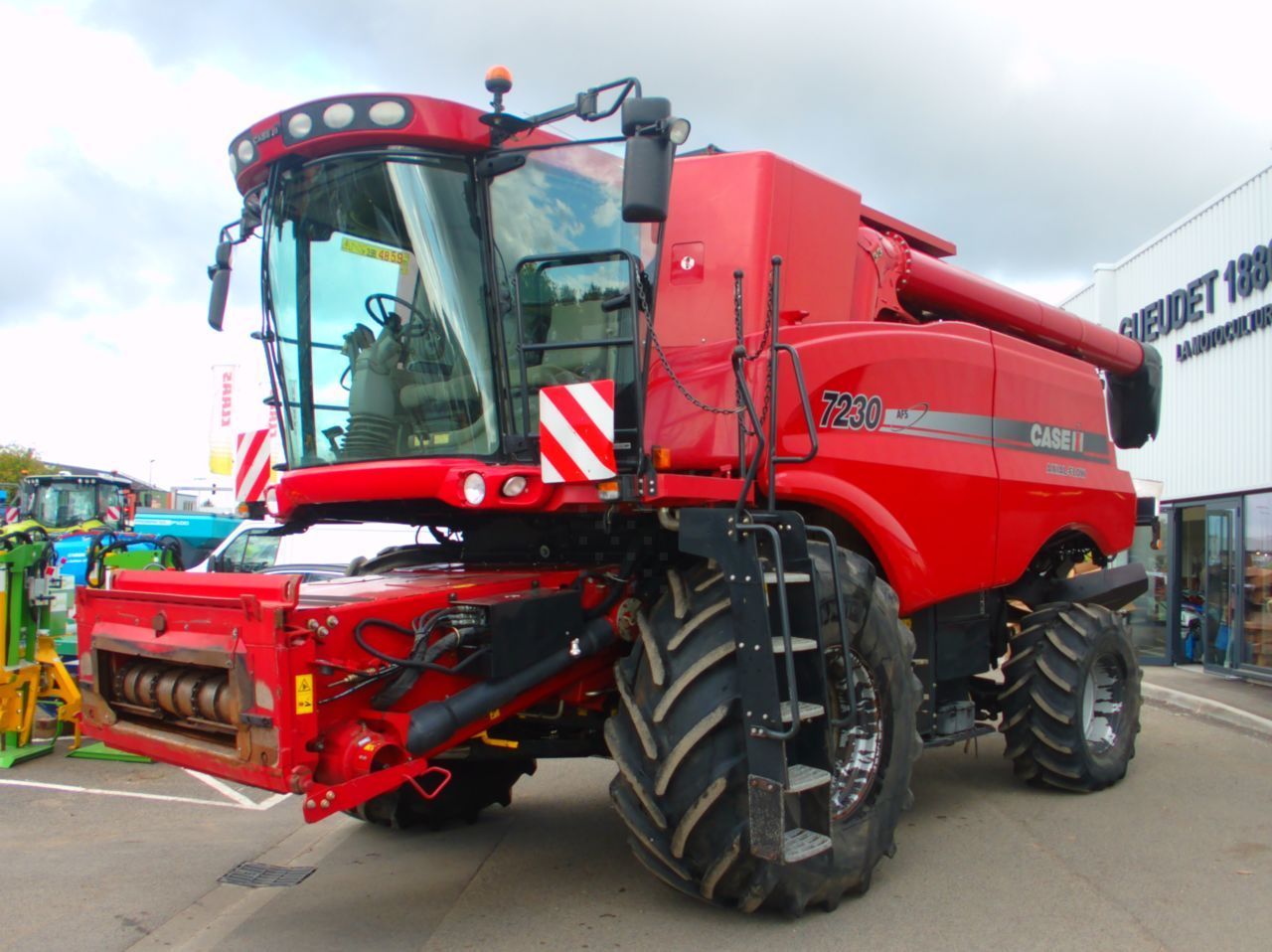 E-FARM: Case IH Axial Flow 7230 - Combine harvester - id F8A4NWN - €122,900 - Year of construction: 2013 - Engine hours: 2,305,Engine power (HP): 450,France