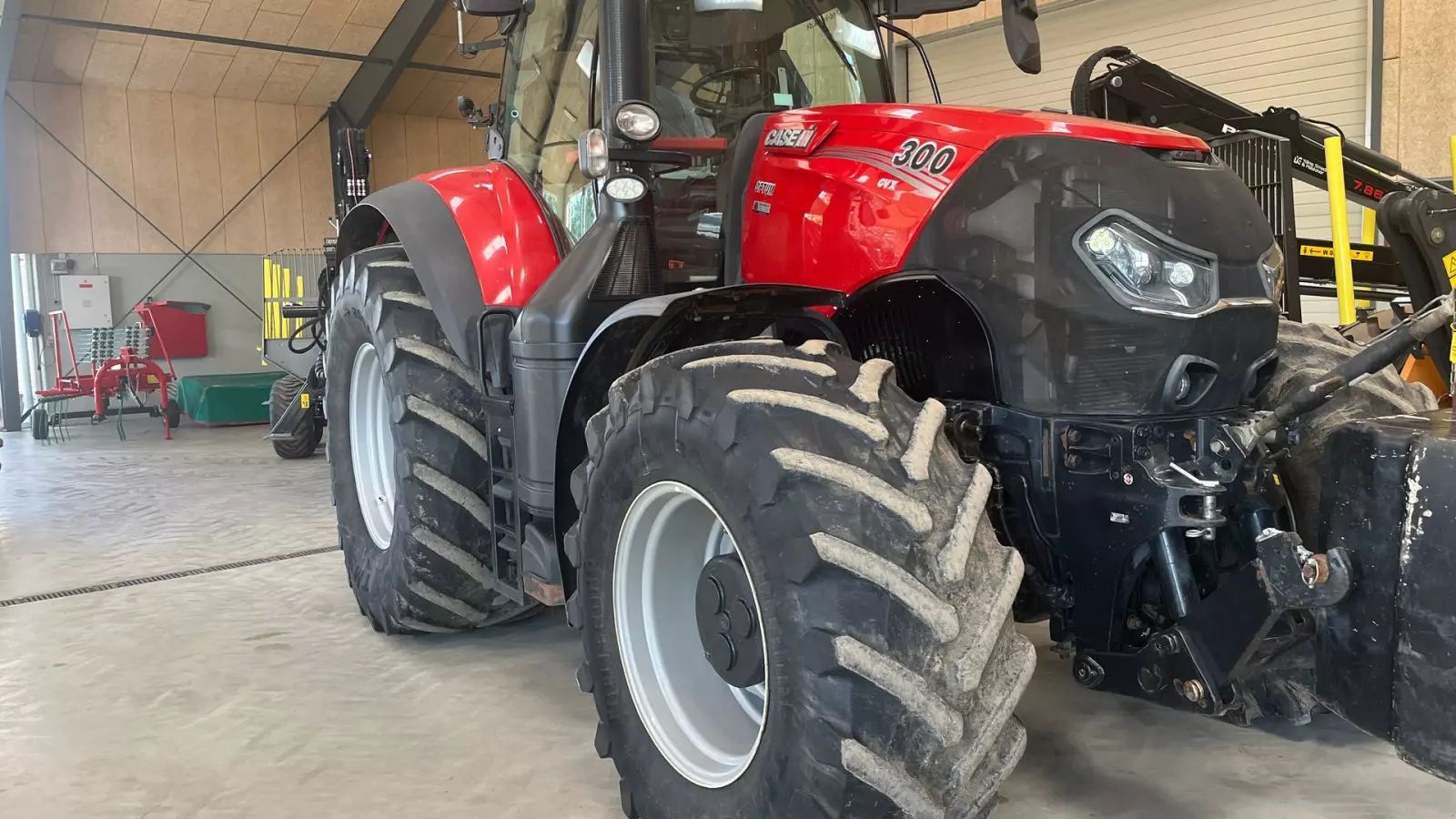 Case IH Optum 300 CVX Traktor 103.734 €
