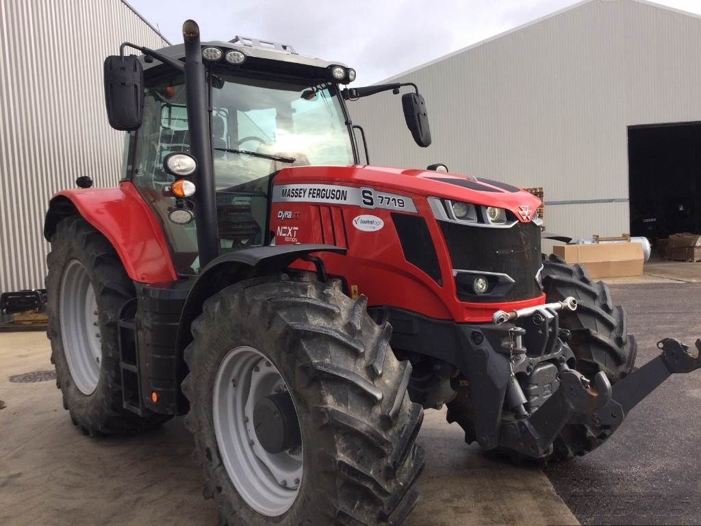 E-FARM: Massey Ferguson 7719 Exclusive - Traktor - id ASAUEFK - 109 500 € - Rok produkcji: 2021 - Francja