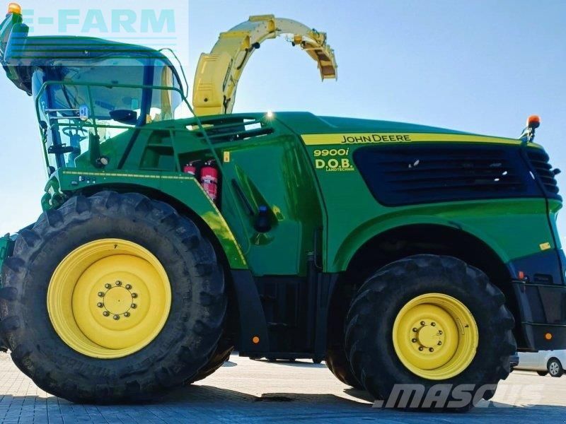 John Deere 9900 Samojízdný sklízeč píce