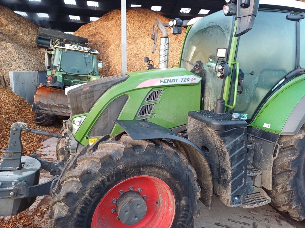 E-FARM: Fendt 720 Vario - Tracteur - id D1ABTPT - 99 000 € - Année: 2019 - Lecture du nombre d'heure: 5 000,Puissance du moteur (chevaux): 200,France