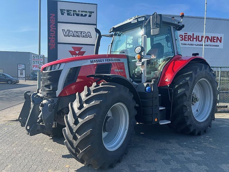 Massey Ferguson 7S.210 Traktor