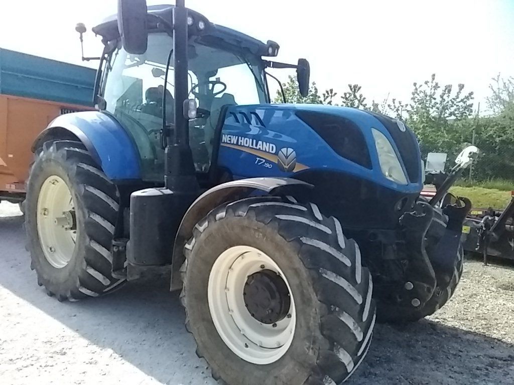 E-FARM: New Holland T7.190 - Tractor - id PEAHDPT - €61,500 - Year of construction: 2016 - Engine hours: 4,420,Engine power (HP): 165,France