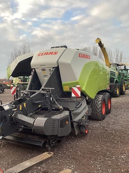 Claas Quadrant 5300 FC Baler