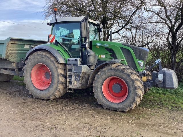 E-FARM: Fendt 826 Vario ProfiPlus - Traktor - id IQRK8DY - 173.000 € - Baujahr: 2022 - Abgelesene Motorstunden: 2.600,Motorleistung (PS): 260,Frankreich