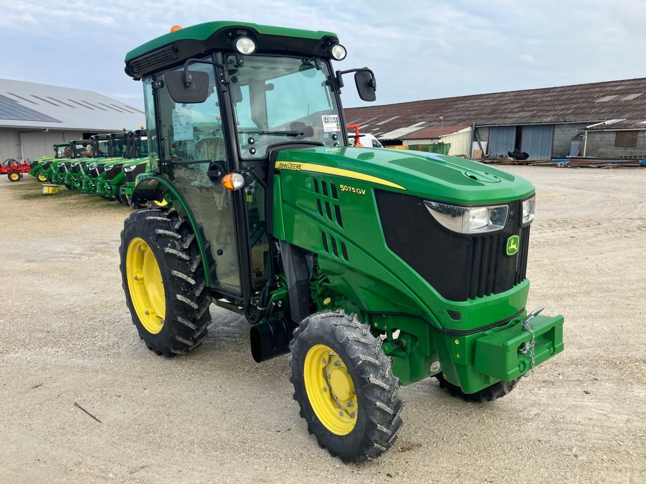 E-FARM: John Deere 5075 E - Traktor - id 6ZKHSHB - 52.900 € - Baujahr: 2023 - Abgelesene Motorstunden: 18,Frankreich