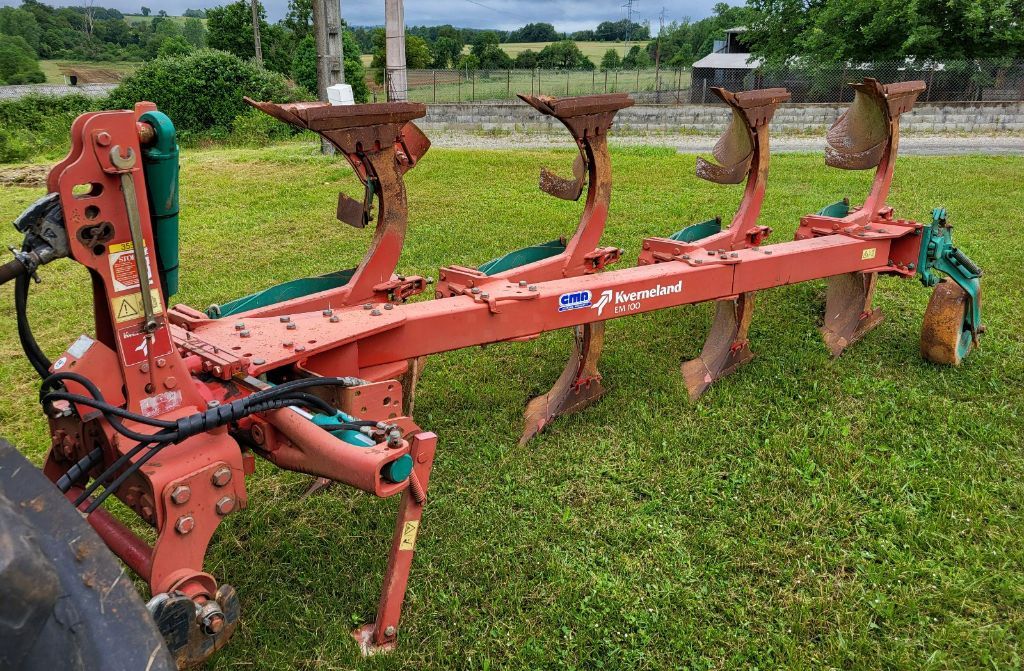 E-FARM: Kverneland em 100 - Plugovi - id 8FXPDFZ - 10 500 € - Godina proizvodnje: 2006 - Francuska