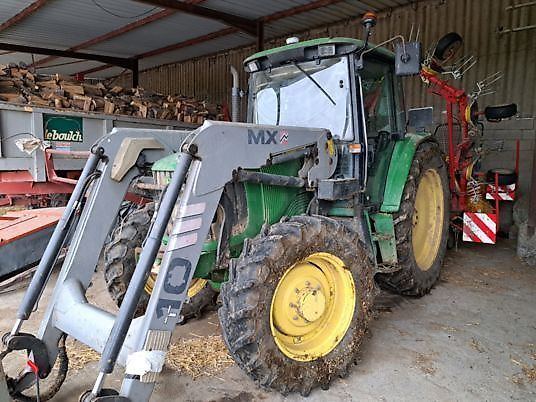 E-FARM: John Deere 6320 Premium - Traktorius - id WYNVAJQ - Gamybos metai: 2005 - Variklio darbo valandos: 6 600,Variklio galia (AG): 95,Prancūzija