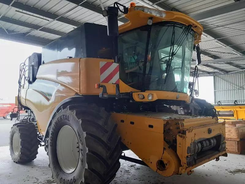 E-FARM: New Holland CR 9080 Elevation - Moissoneuse-batteuse - id YI4XGFD - 95 000 € - Année: 2014 - France