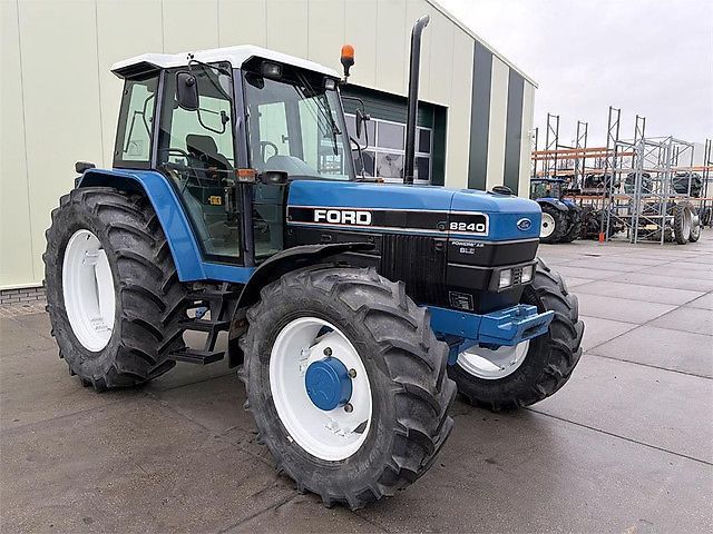 Ford 8240 sle powerstar Trattore