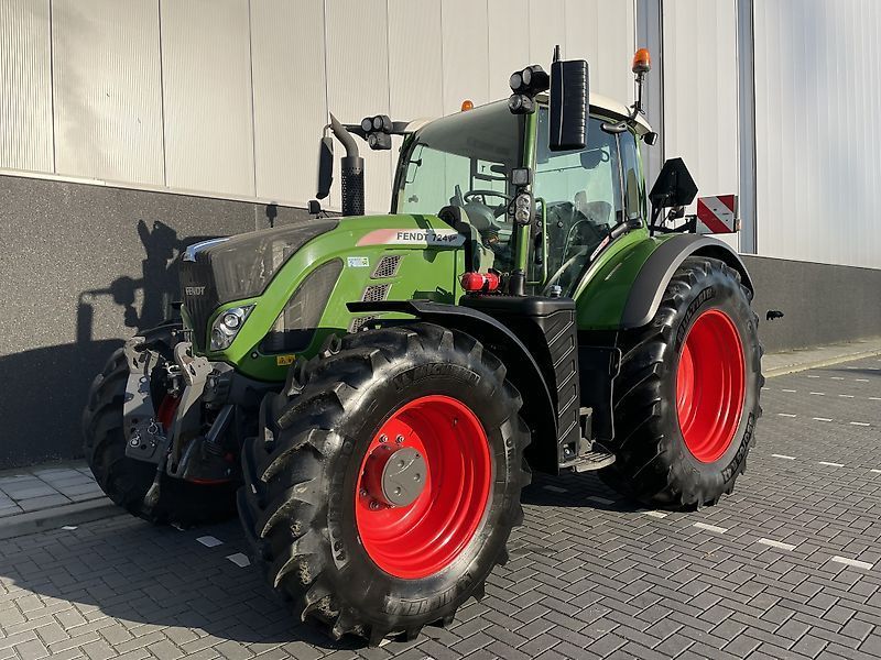 E-FARM: Fendt 724 Vario - Traktor - id UPZJMYB - 145.000 € - Baujahr: 2017 - Abgelesene Motorstunden: 2.800,Motorleistung (PS): 240,Niederlande