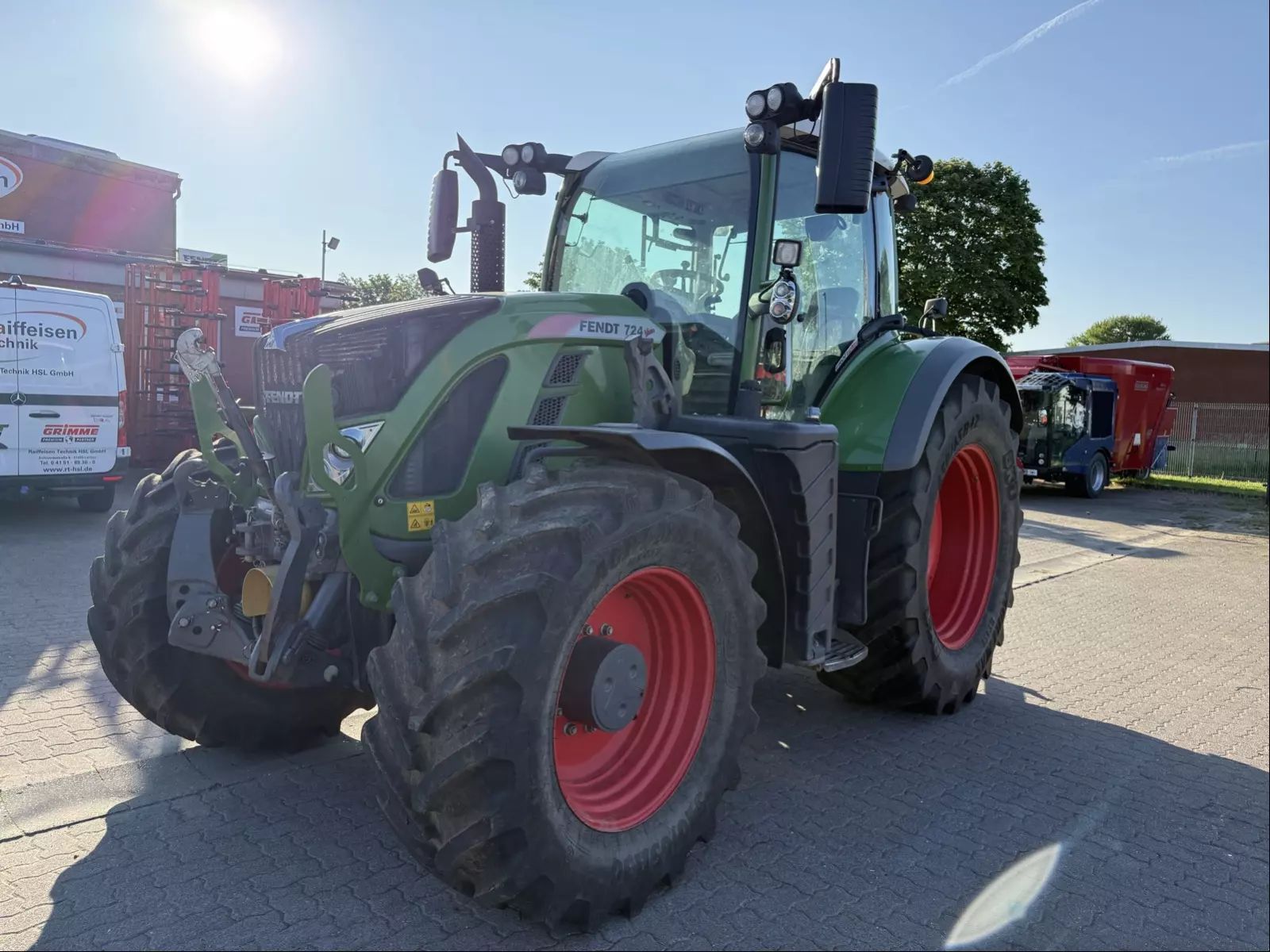 Fendt 724 Vario Profi Plus Трактор 93 500 €