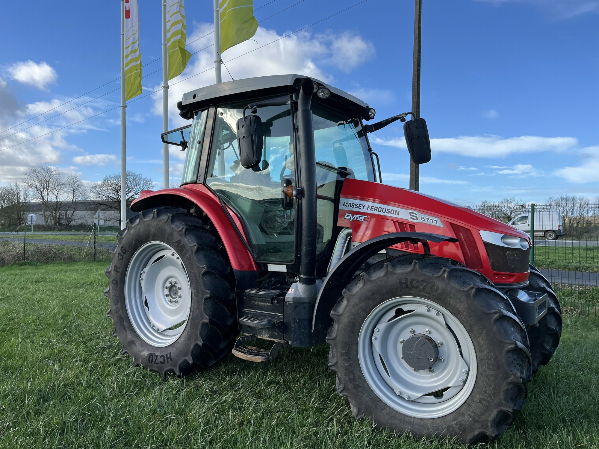 Massey Ferguson 5711 tractor €59,000