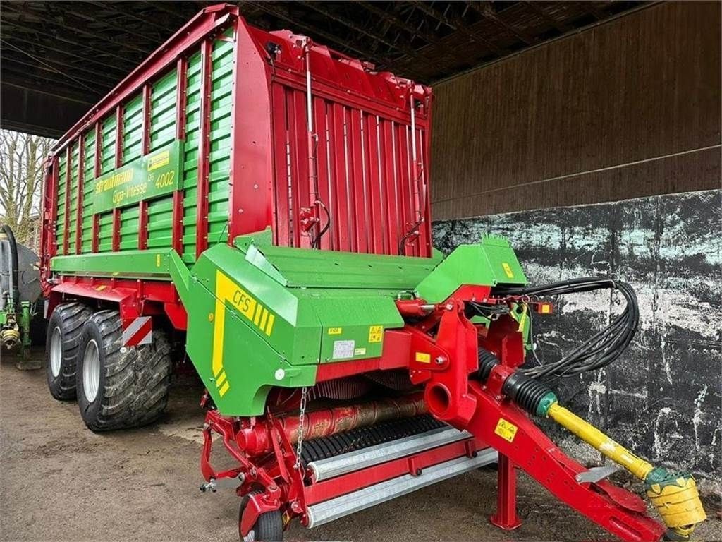 E-FARM: Strautmann Giga-Vitesse CFS 4002 - Remorque - id ZI6GAKP - 106 000 € - Année: 2023 - Allemagne