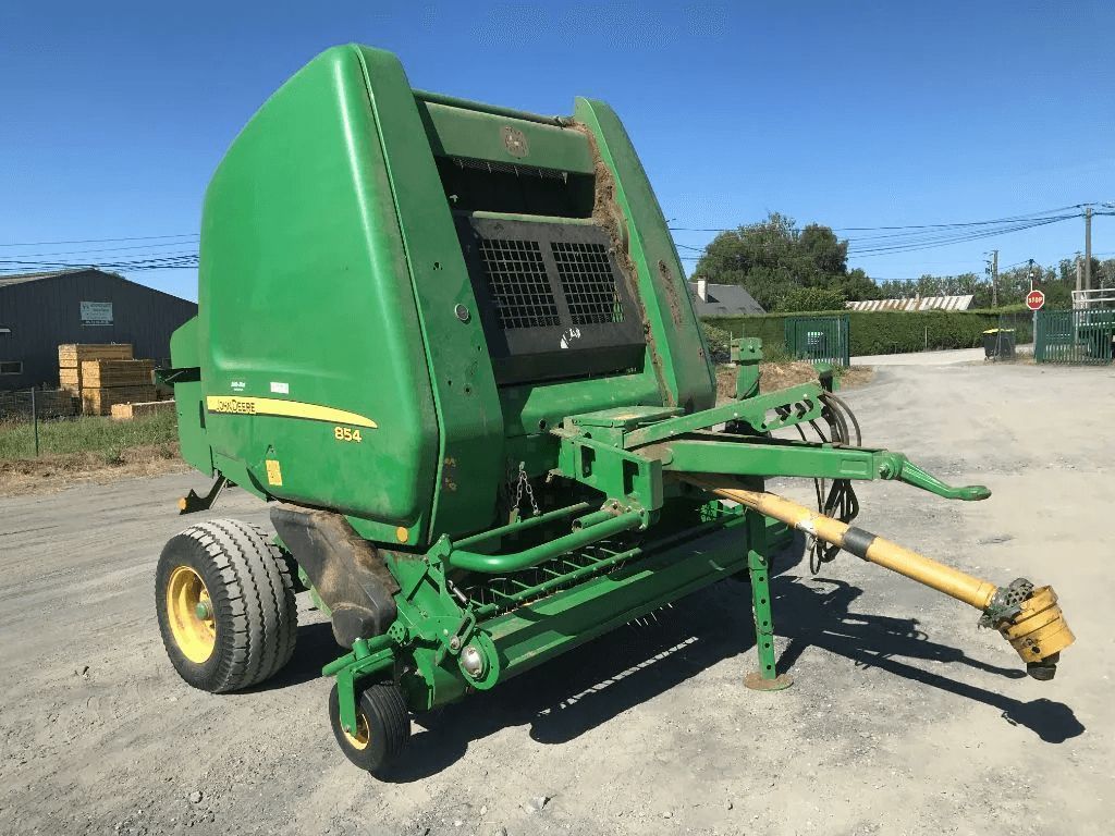 E-FARM: John Deere 854 - Empacadora - id JUTRJFJ - 15.500 € - Año: 2012 - Las balas producidas: 19.592,Francia
