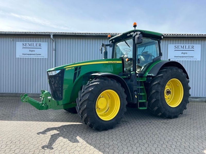 John Deere 8320 R tractor 113 679 €