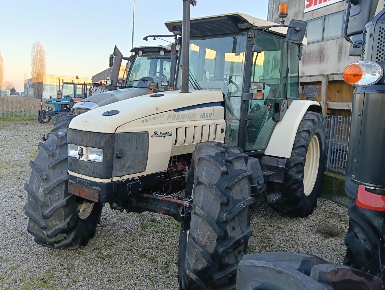 Lamborghini Premium 1060 Traktor 18 000 €