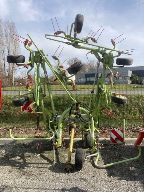 E-FARM: Claas Volto 77 - Karuzelowy przetrząsacz do siana - id QYB3Y4D - 5000 € - Rok produkcji: 2011 - Francja