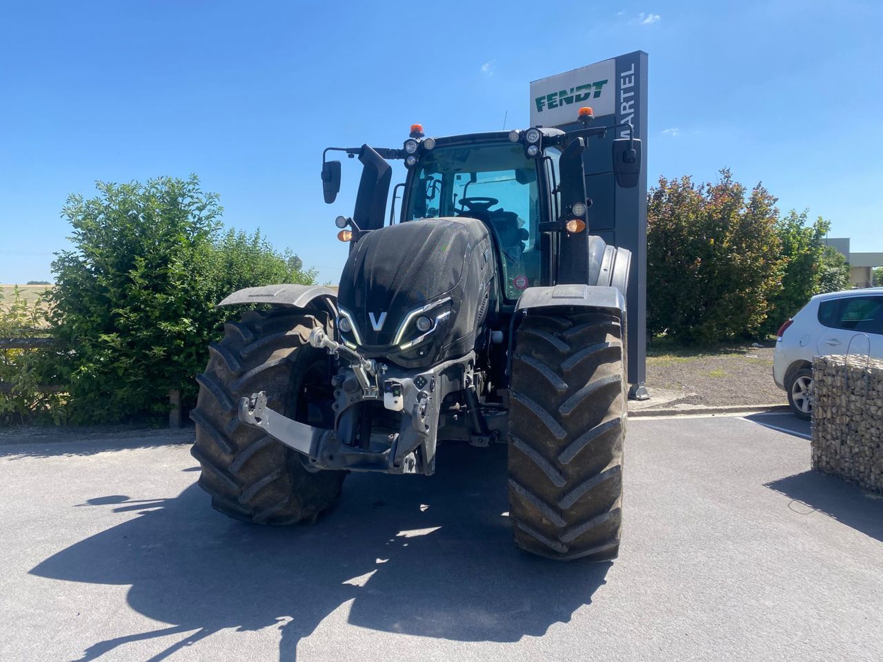 E-FARM: Valtra T215 - Tractor - id IHFE5WE - 130.000 EUR - Anul: 2024 - Citeste ore: 800,Muterea motorului: 215,Franța