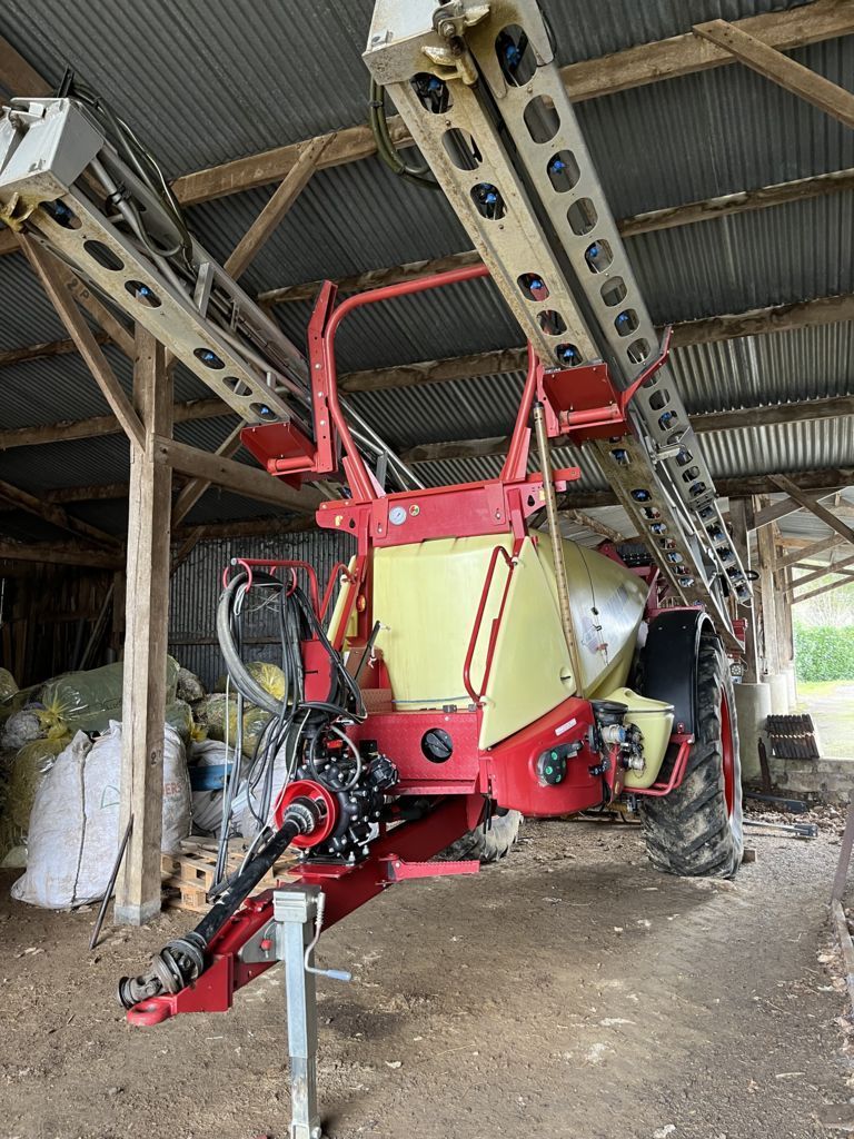 E-FARM: Hardi NAVIGATOR 3000 - Sprayer - id FQXPRGJ - €23,000 - Year of construction: 2010 - France