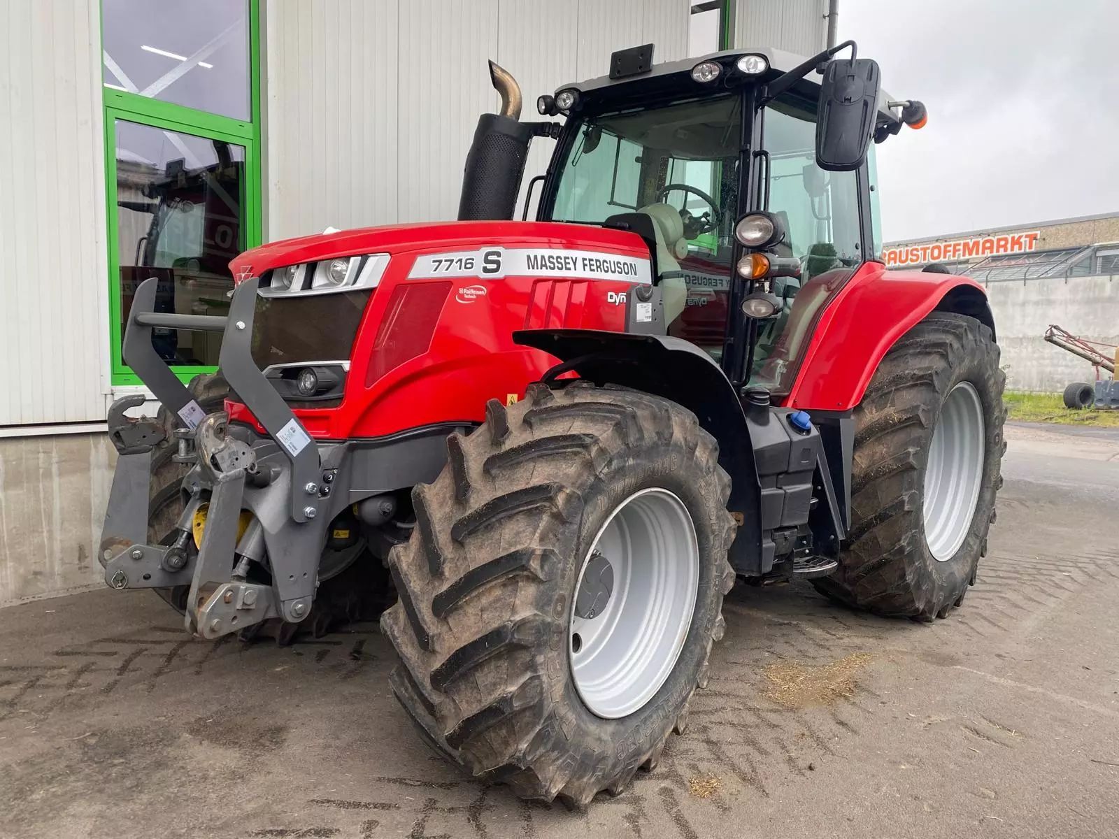 Massey Ferguson 7716 S Tractor €85,000