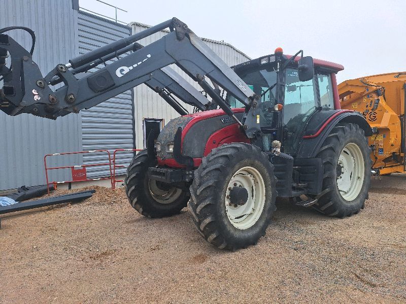 E-FARM: Valtra N101 - Traktor - id HZH8NKT - 26.000 € - Baujahr: 2010 - Abgelesene Motorstunden: 10.000,Motorleistung (PS): 115,Frankreich