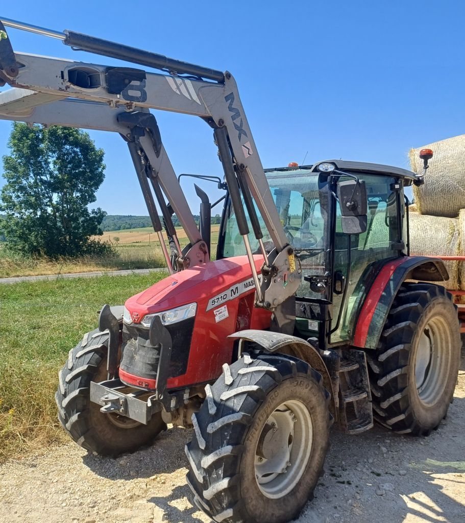 E-FARM: Massey Ferguson 5710M - Tracteur - id CMDHNDB - Année: 2022 - Lecture du nombre d'heure: 1 500,Puissance du moteur (chevaux): 100,France