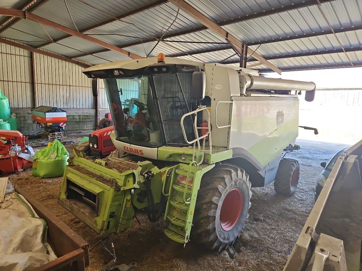 E-FARM: Claas Lexion 570 Montana - Mähdrescher - id BPMVAQX - 89.000 € - Baujahr: 2005 - Abgelesene Motorstunden: 2.563,Frankreich