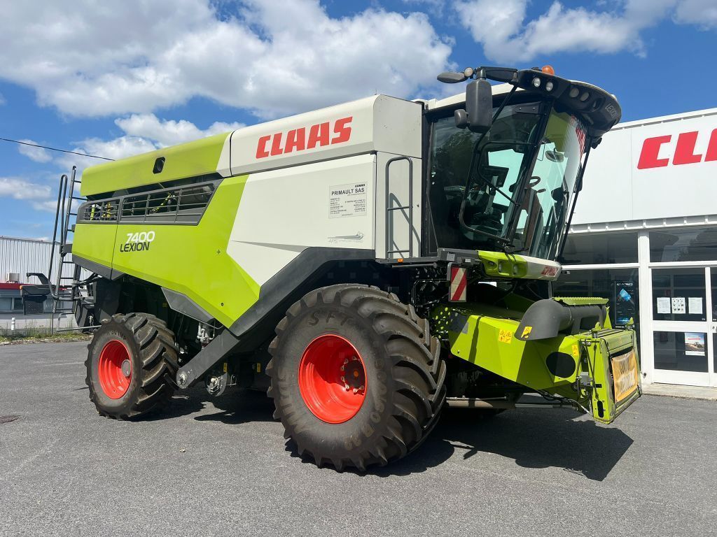 E-FARM: Claas Lexion 7400 - Combine harvester - id GBGMTGH - €260,000 - Year of construction: 2020 - Engine hours: 900,Engine power (HP): 402,France