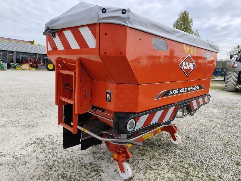 Kuhn axis 40-2 m-emcw Fertiliser spreader €15,000