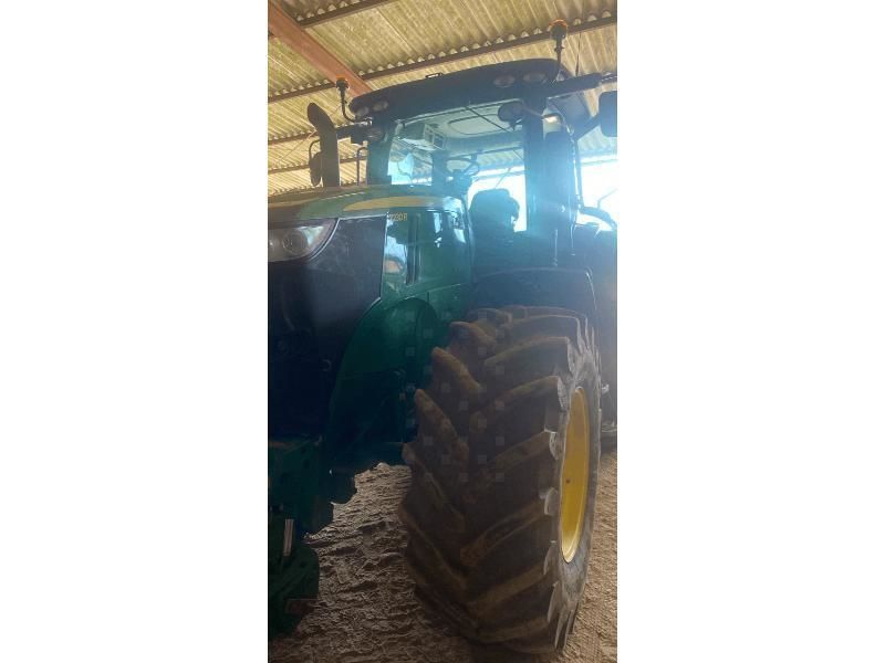 E-FARM: John Deere 7230 R - Tractor - id HHU18XG - €62,000 - Year of construction: 2012 - Engine hours: 5,700,Engine power (HP): 230,France