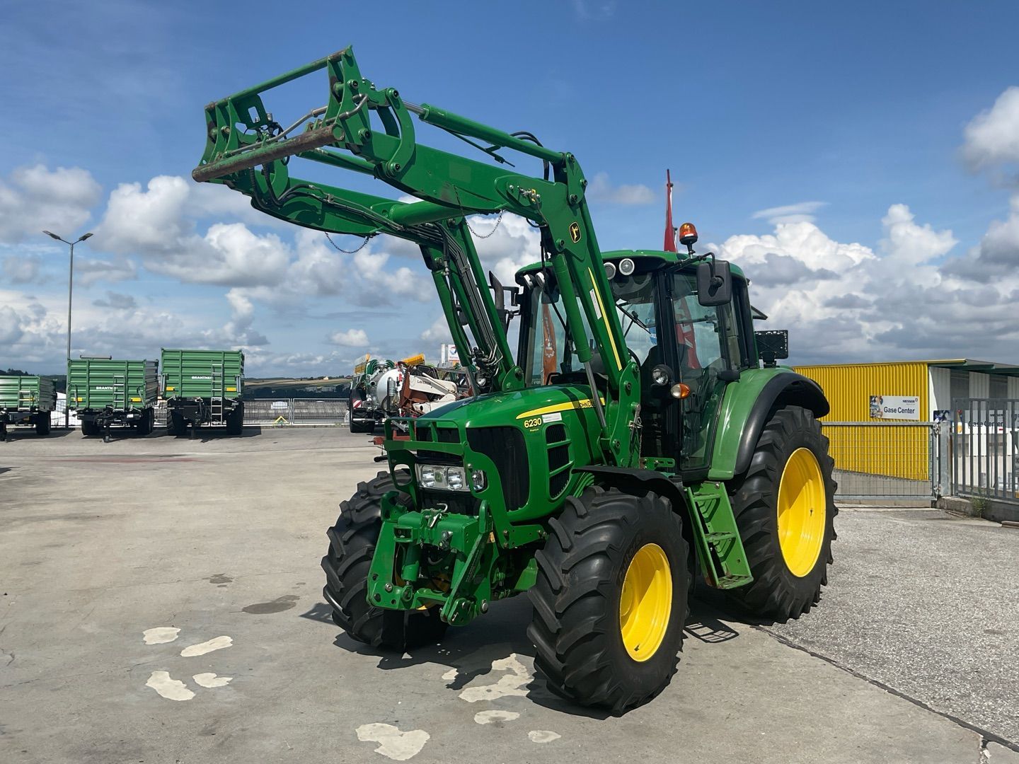 E-FARM: John Deere 6230 - Tractor - id HSAKR3A - €55,664 - Year of construction: 2010 - Engine hours: 8,384,Engine power (HP): 115,Austria