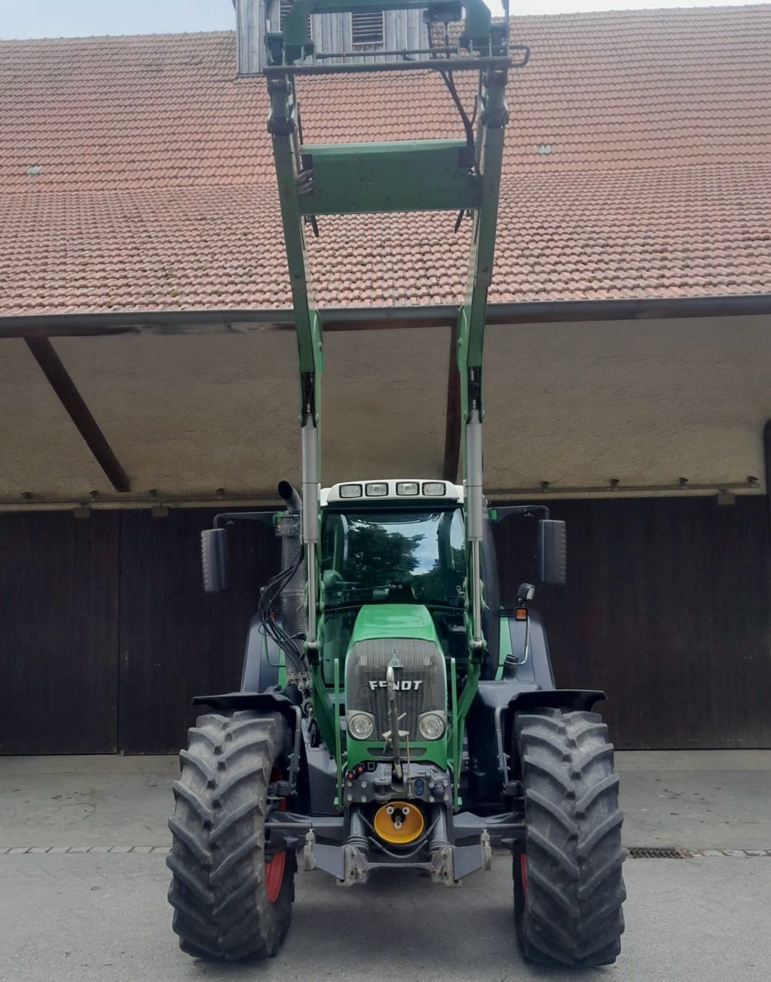 E-FARM: Fendt 820 Vario - Traktor - id HQJZY8R - 80.000 € - Baujahr: 2009 - Abgelesene Motorstunden: 11.400,Motorleistung (PS): 200,Deutschland