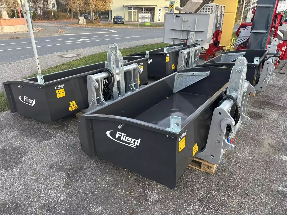 E-FARM: Fliegl gigant 2200 - Adjunto - id CR7NZ86 - 2625 € - Austria
