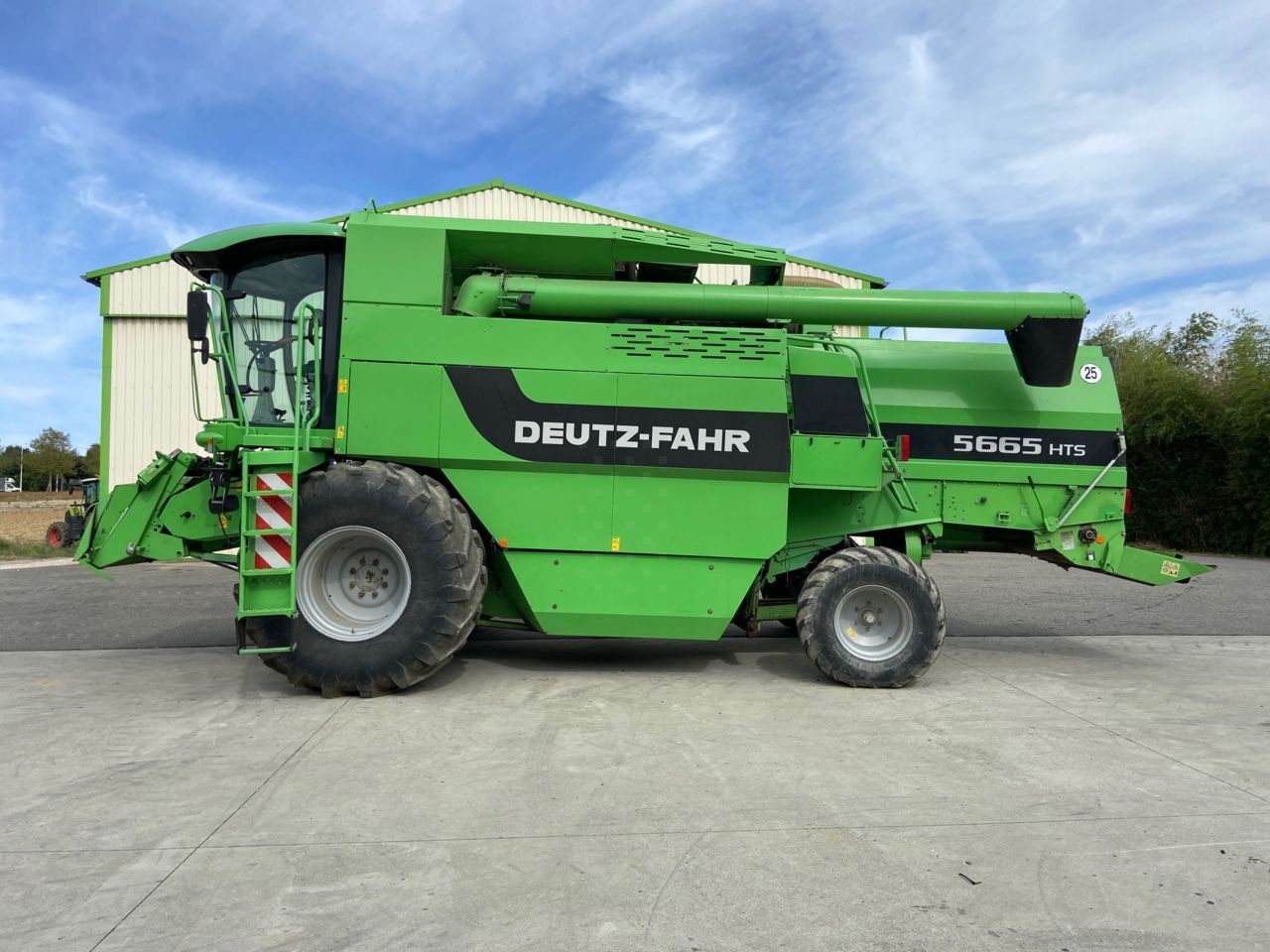E-FARM: Deutz-Fahr 5665 hts balance - Combină de recoltat - id 3D5LYYX - 45.000 EUR - Anul: 2009 - Citeste ore: 3.352,Franța