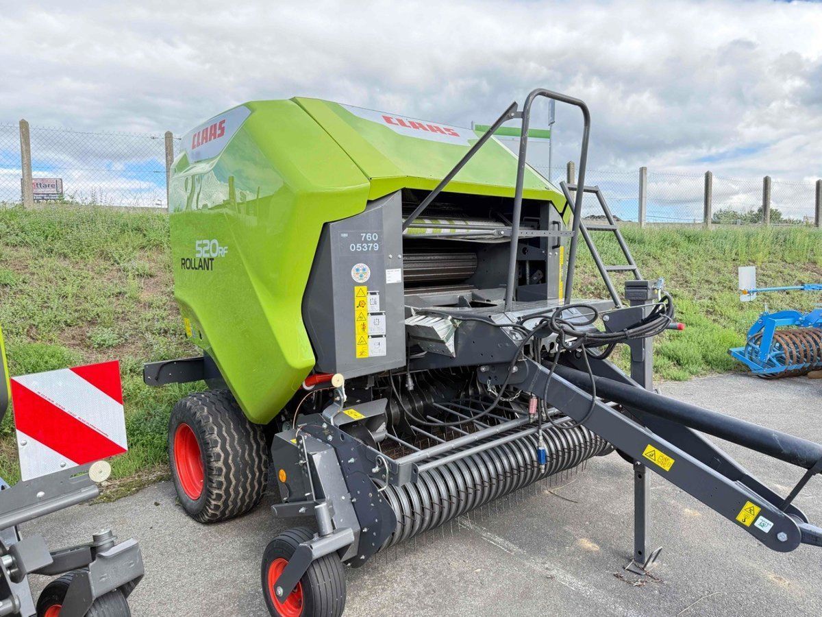 E-FARM: Claas Rollant 520 RC - Πρέσσα - id MM7IRZJ - 28.500 € - Χρονία: 2020 - Γαλλία