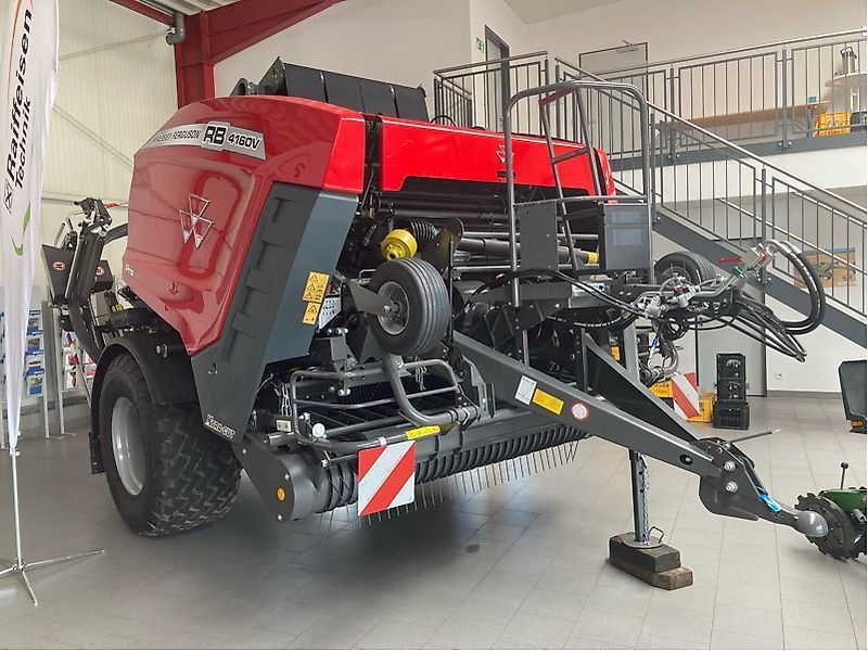 Massey Ferguson 4160 v protec 25 messer Baler €85,000