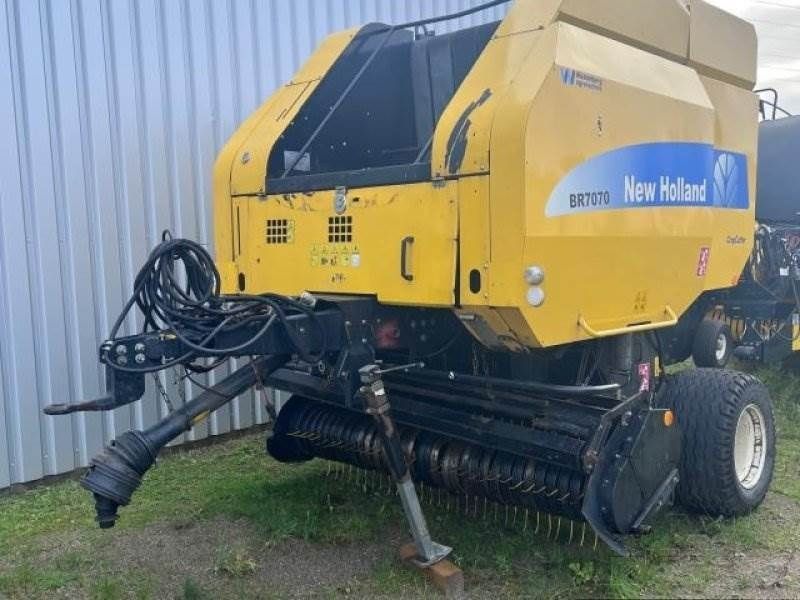 E-FARM: New Holland BR7070 Crop Cutter - Balownica - id 3XYYTDP - 11 500 € - Rok produkcji: 2009 - Niemcy