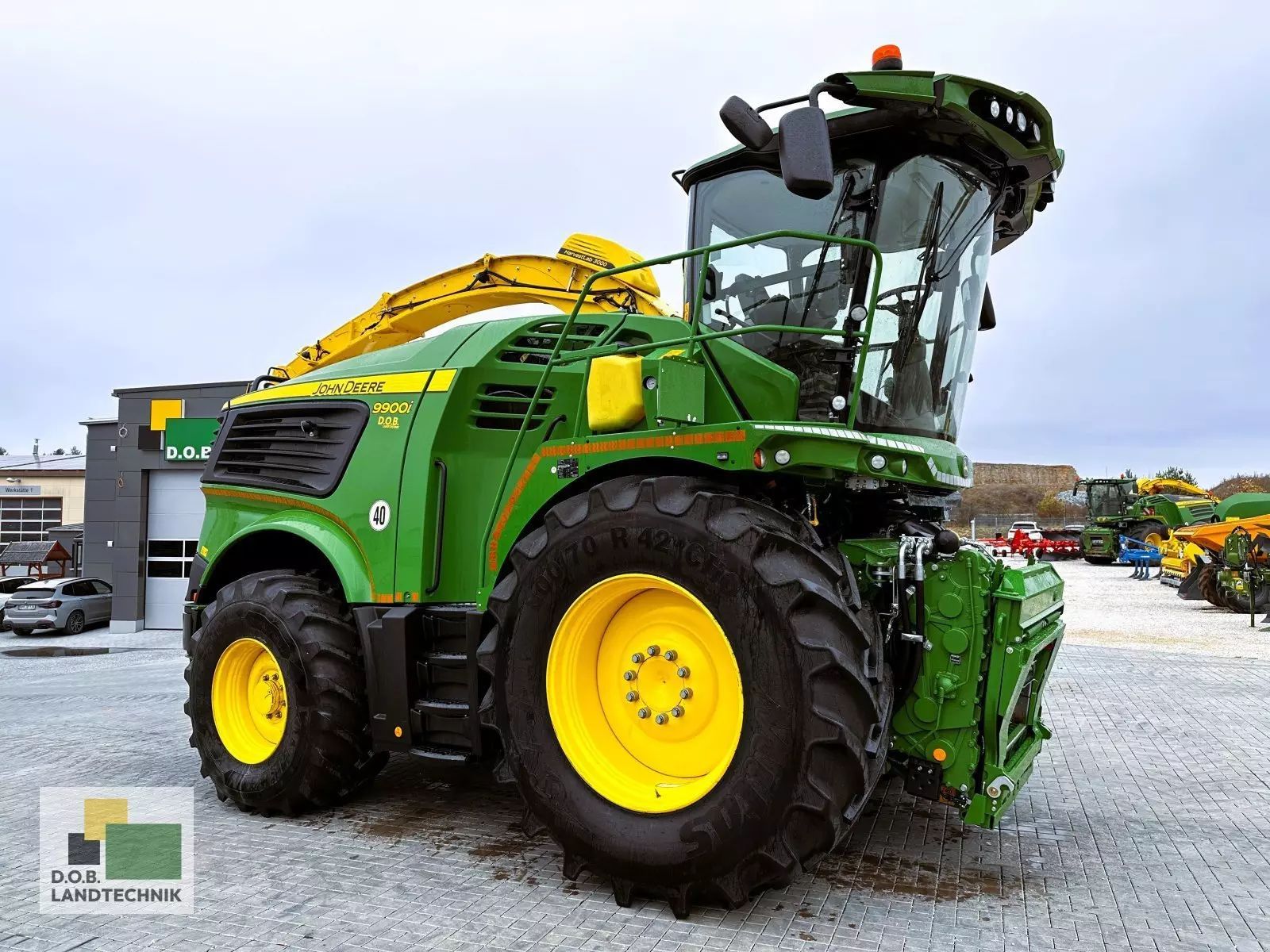 E-FARM: John Deere 9900 - Self propelled forage harvester - id REKIGXQ - Year of construction: 2021 - Engine hours: 1,567,Engine power (HP): 970,Germany