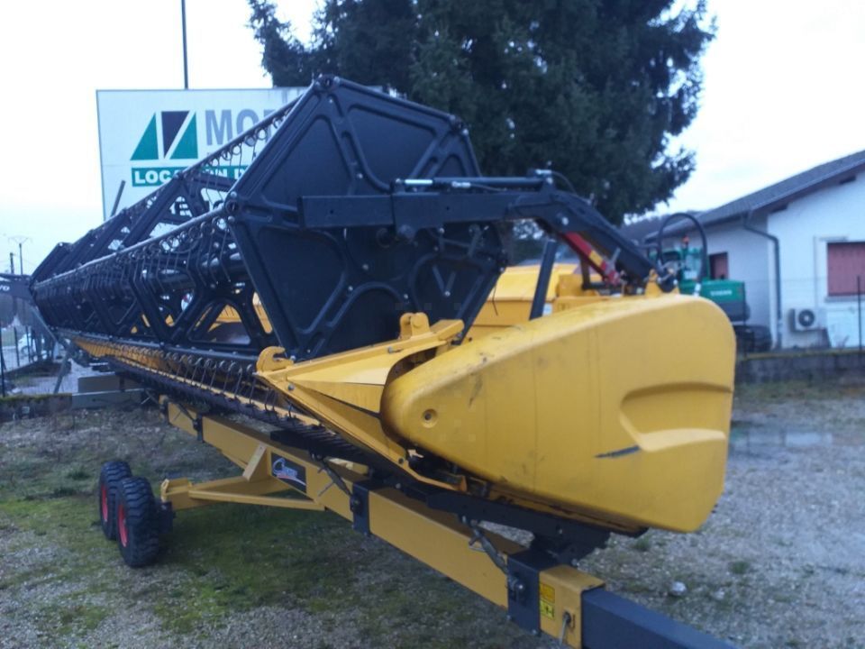 New Holland varifeed 760 cg Header €32,000
