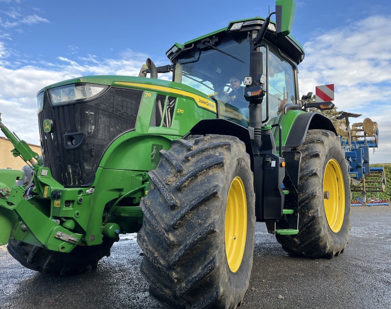 E-FARM: John Deere 7R 270 - Tracteur - id YUUSBWA - 170 000 € - Année: 2021 - Lecture du nombre d'heure: 1 185,Puissance du moteur (chevaux): 270,France