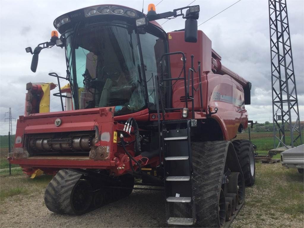 E-FARM: Case IH Axial Flow 8230 - Combine harvester - id LYFJEVU - €145,000 - Year of construction: 2014 - France