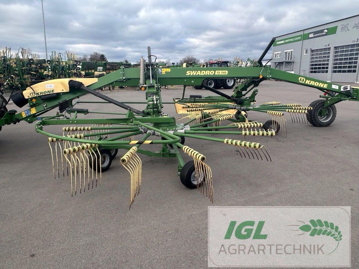E-FARM: Krone Swadro TS 740 - Karuzelowy przetrząsacz do siana - id JD1WJPF - 19 400 € - Rok produkcji: 2019 - Niemcy