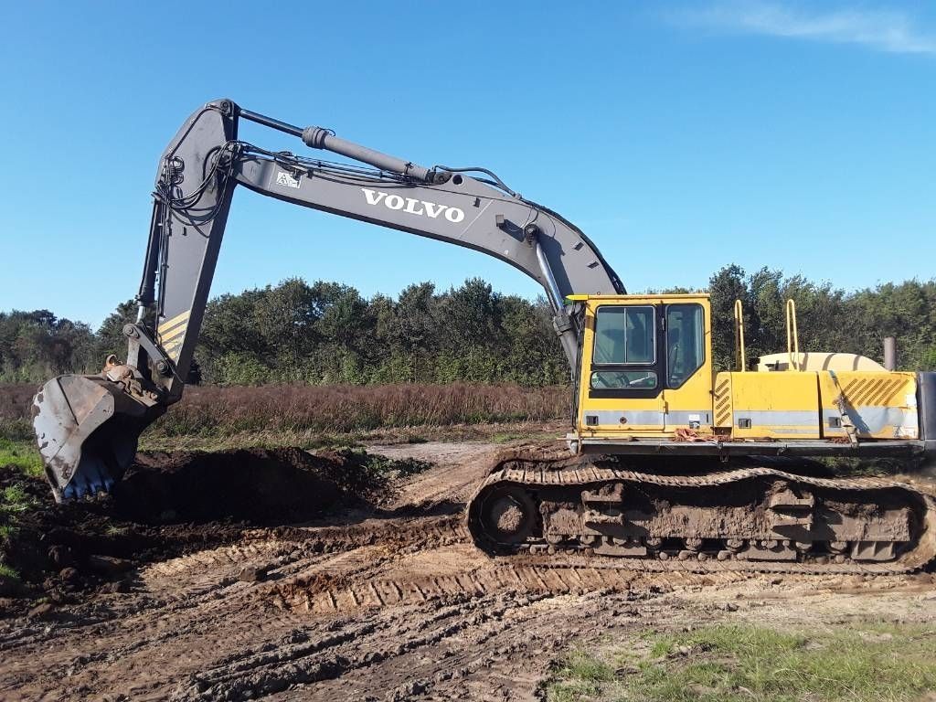 VOLVO ec 390 Crawler excavator €22,081