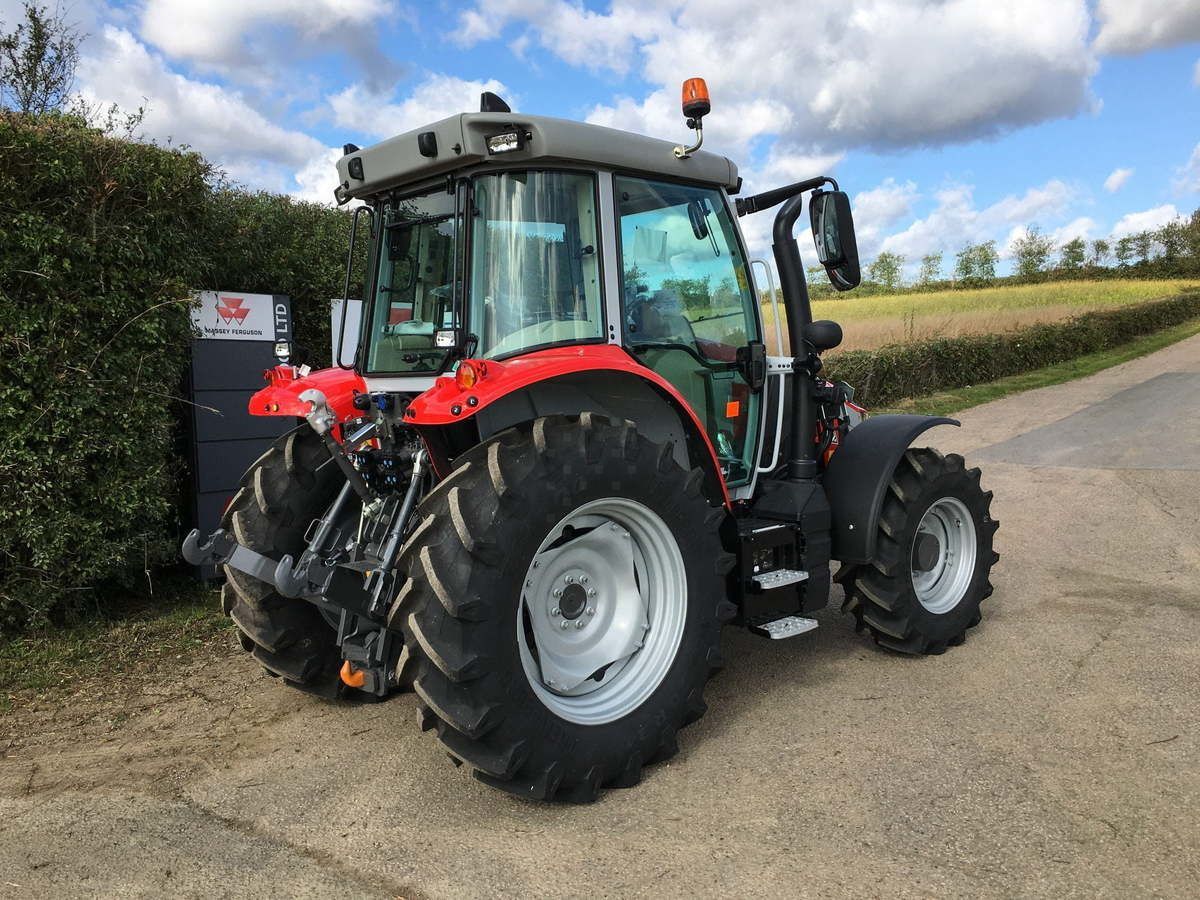 E-FARM: Massey Ferguson 5.S 115 - Tractor - id JKSRFKP - €88,657 - Year ...