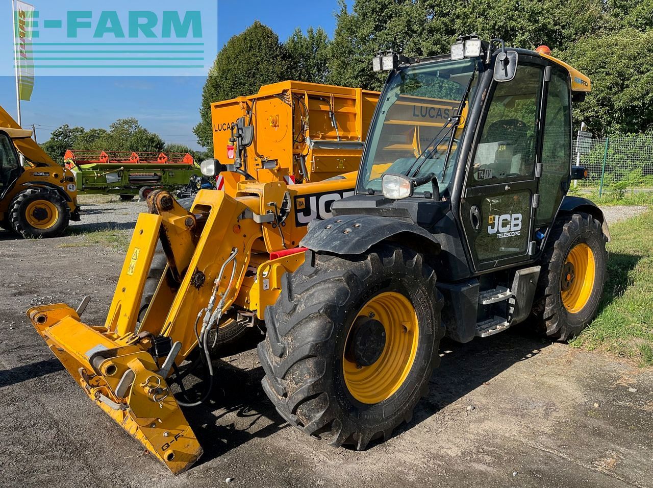 E-FARM: JCB 536-60 AGRI Pro - Chargeur télescopique  - id B9HAURZ - 55 000 € - Année: 2018 - Lecture du nombre d'heure: 5 800,France