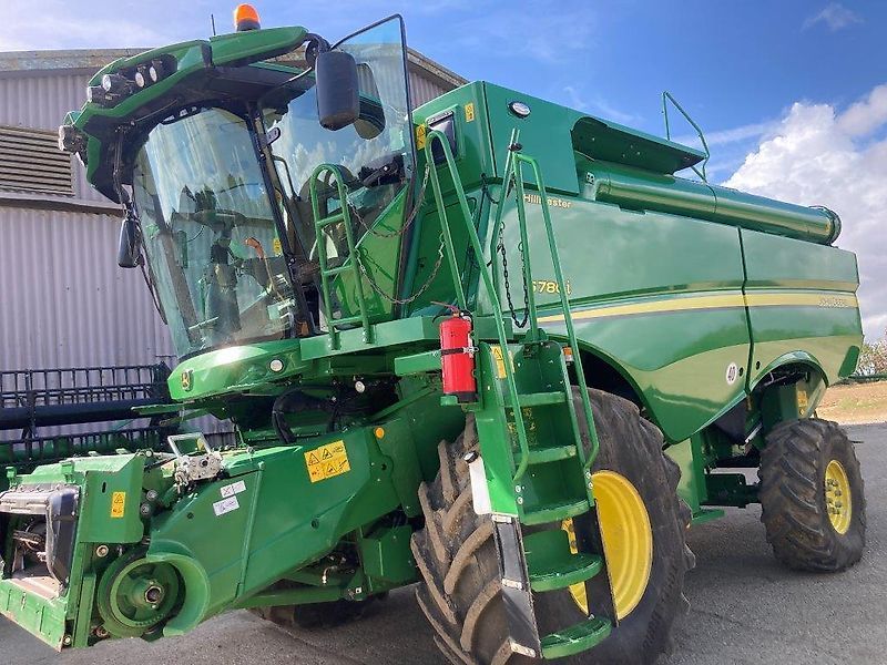 E-FARM: John Deere S780 - Combină de recoltat - id BK1YHF9 - 351.091 EUR - Regatul Unit